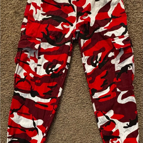 Rue 21 Woman’s Size Sm. Red Camo print Joggers Cargo pockets Great condition - Picture 8 of 16